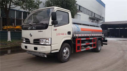 福田時(shí)代加油車 安全高效，助力能源運(yùn)輸